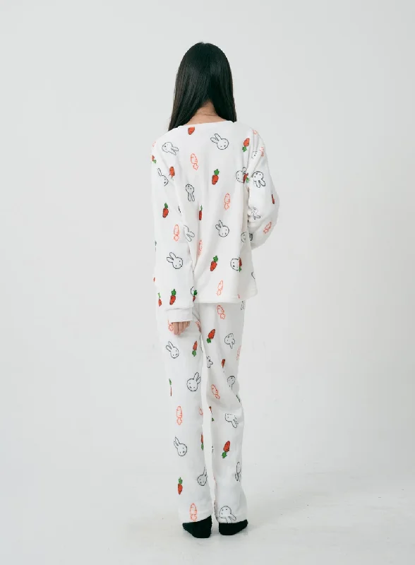 rabbit-and-carrot-pajama-set-id20